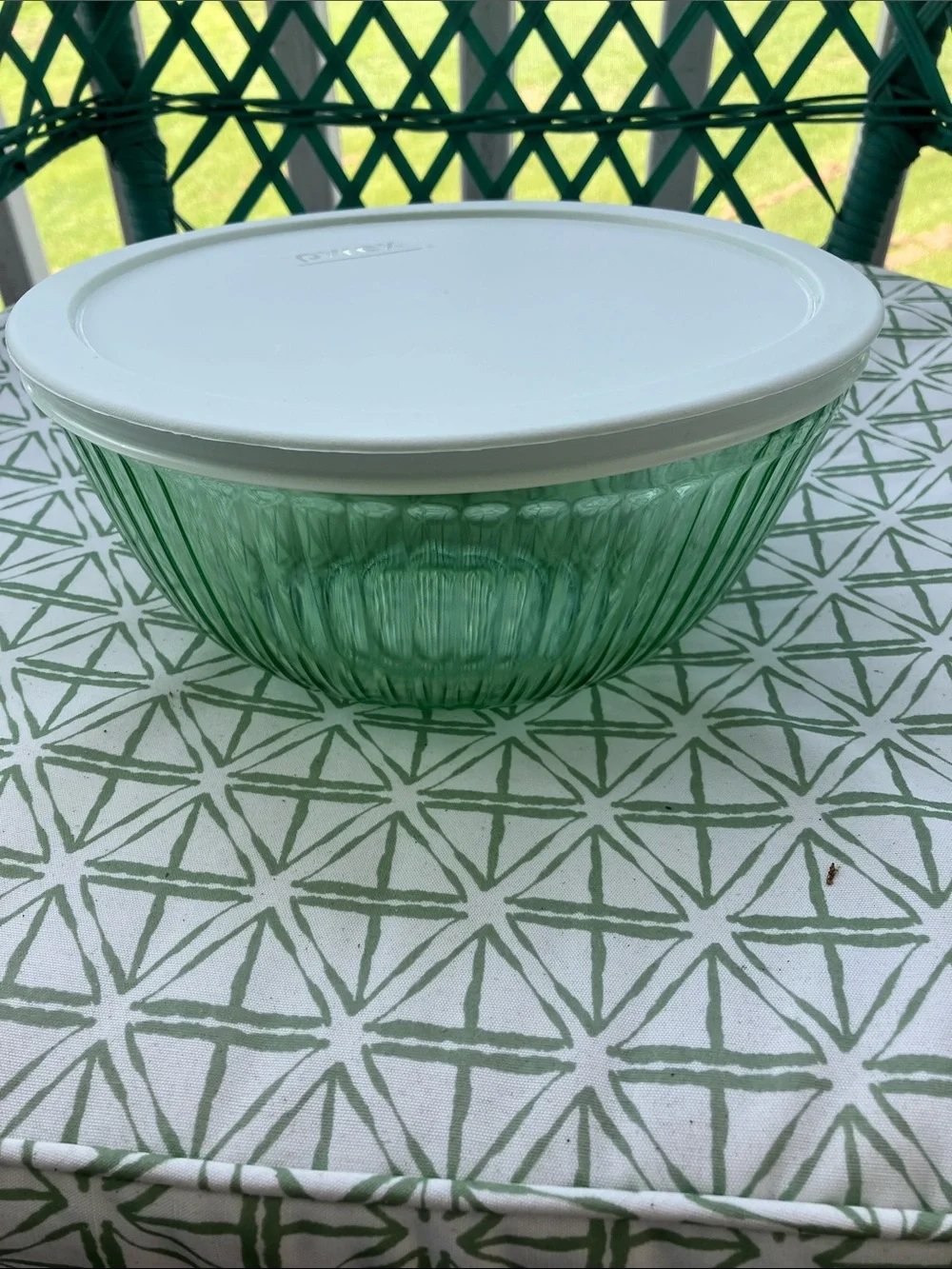 Pyrex Green Ribbed Glass Bowl with Lid, 2 Quarts